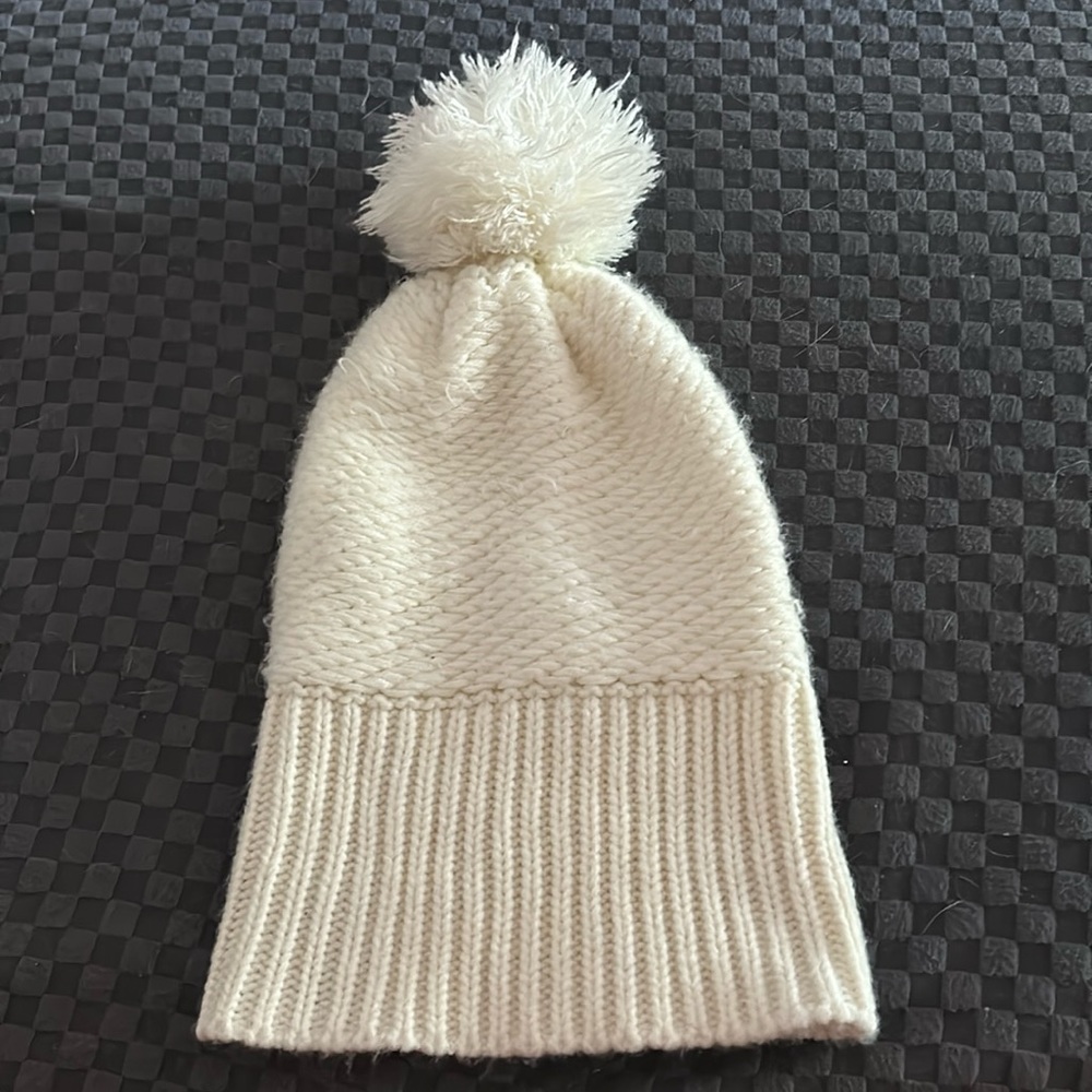 Pom-pom hat